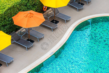 酒店度假村美丽的室外游泳池提供图片