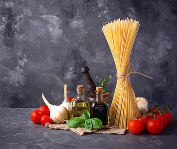 意大利食品概念意大利面条番茄橄图片