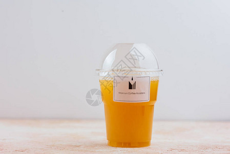 带果汁的塑料玻璃健康图片