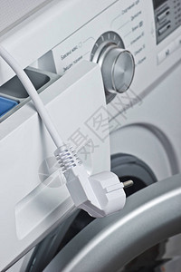 带电插头的洗衣机碎片图片