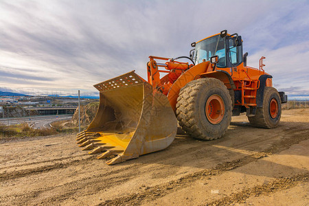 在公路建筑工程上移动图片