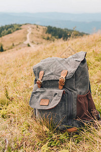 登山背包山顶徒步活动图片