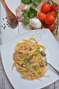 意大利面配海果蛤蜊和贻贝意大利菜图片