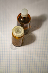 用于小瓶内消毒伤口的酒图片