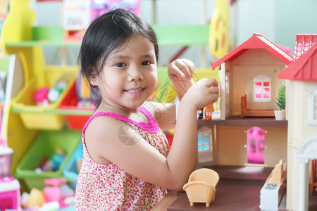 亚洲儿童可爱或小女孩微笑图片