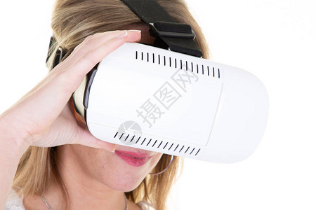 戴护目镜蒙面罩的妇女体验虚拟现实作为图片