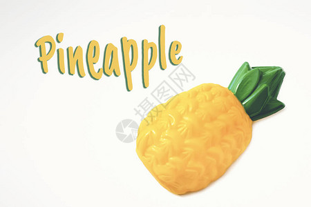 菠萝孤立在白色背景上的玩具塑料水果游戏的塑料水果在图片