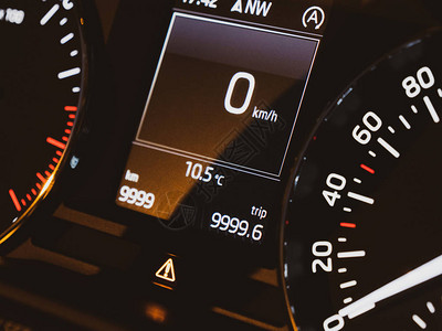 点矩阵显示屏幕上10公里时速度的固定式新现代车速计仪图片