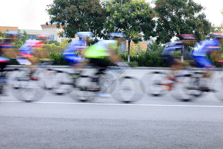 赛车比赛骑自行车的运动图片