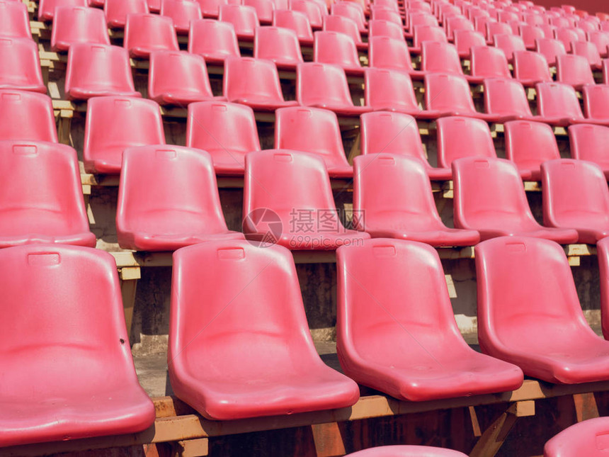 体育场内观众的红色座位5图片
