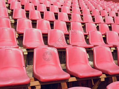 体育场内观众的红色座位5图片