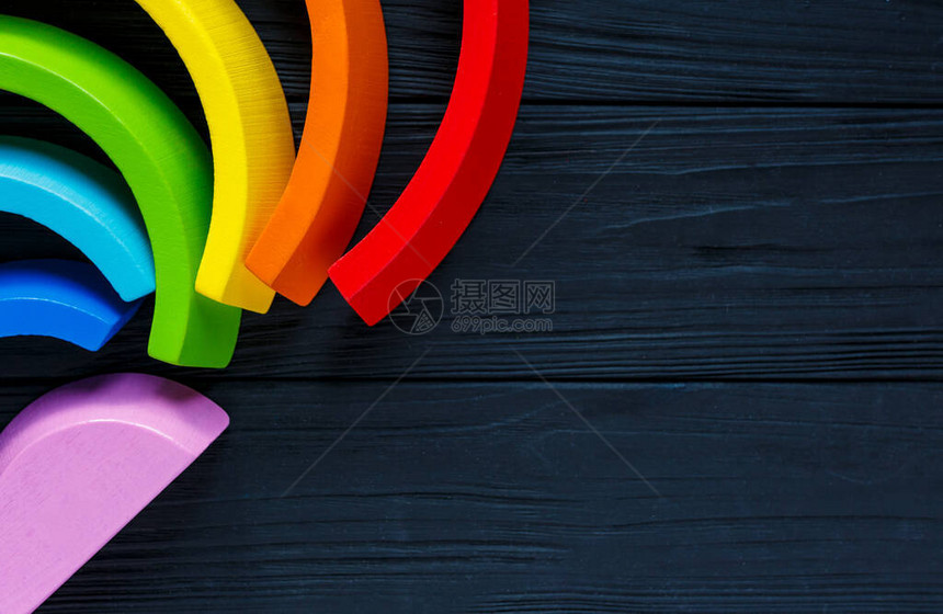 彩色木制玩具彩虹图片