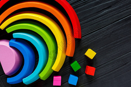 彩色木制玩具彩虹图片