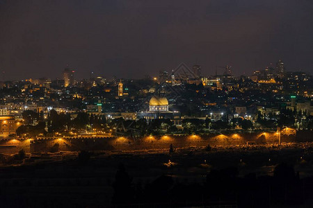 夜间耶路撒冷从橄榄山到耶路撒图片