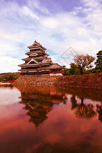 历史悠久的松本城堡是15世纪在日图片