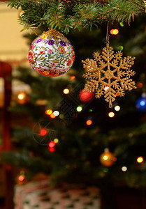 圣诞树装饰圣诞树点亮背景图片
