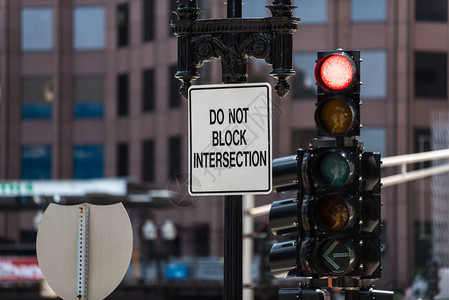信号和交通灯有助于控制波士顿市中心的交通流量图片