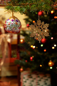 圣诞树装饰圣诞树点亮背景图片
