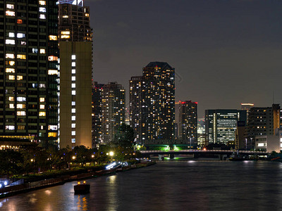 东京高楼建筑在一图片