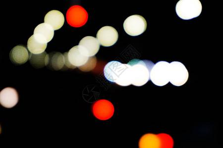 Bokeh点亮了城市纹理的夜间街道反向模糊的灯光图片