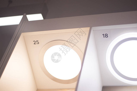 LED在商店照明部展示的背景图片
