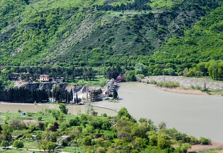 格鲁吉亚Mtskheta河下游库拉河上的旧水电发图片