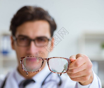 医学概念中的眼科医生图片