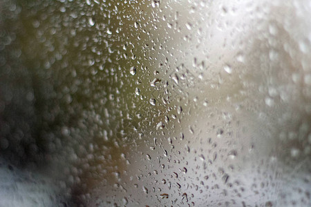 玻璃上的雨滴车窗上的水滴图片