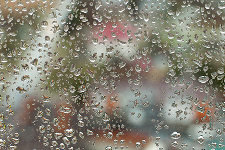 大雨后的窗户滴图片