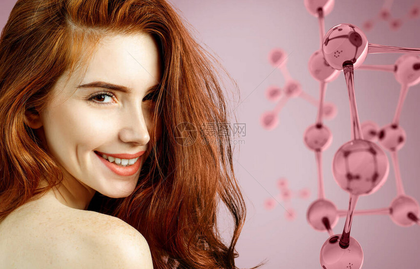 美丽的红发女郎靠近大玻璃分子结构粉红图片