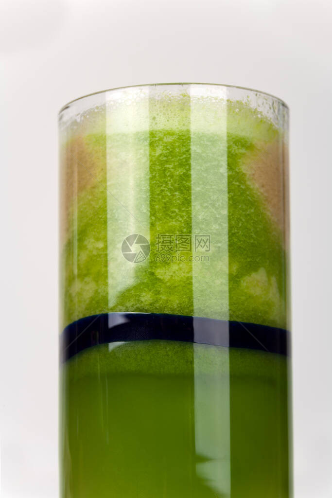 水果和蔬菜榨汁准备饮用或制成冰沙图片