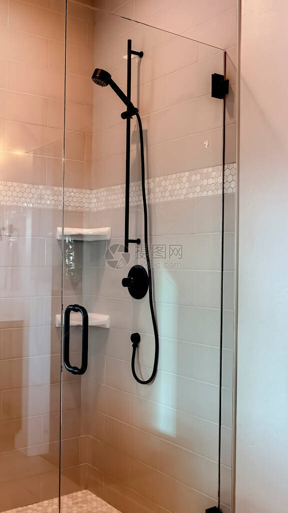 垂直作物卫生间矩形淋浴摊图片