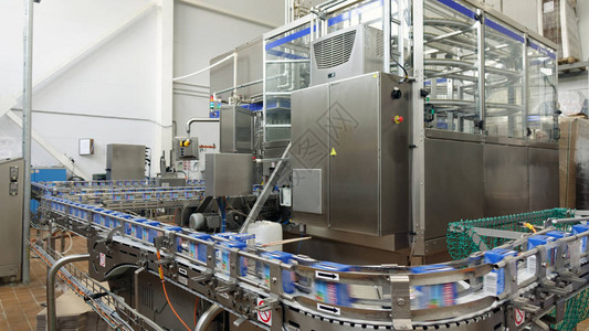 奶制品厂的输油管纸张包装传送器自动生产线图片