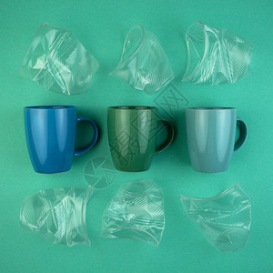 来自陶瓷杯和塑料杯的形态图片