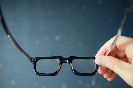眼镜的视觉概念男人图片