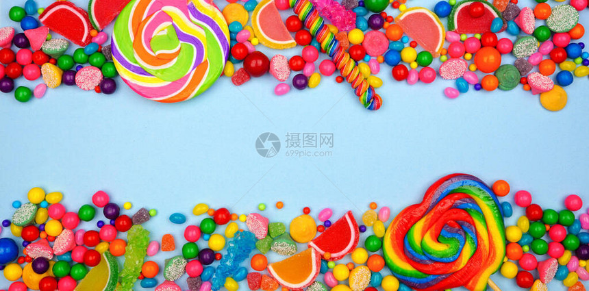 多种糖果选择双边的顶端视图带有蓝图片