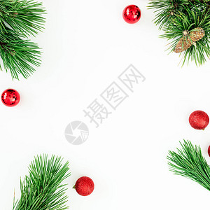 圣诞框架松树枝和红球装饰白色背景上涂图片