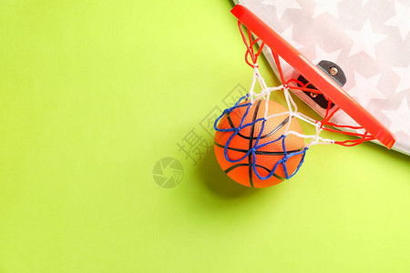在彩色背景下打篮球比赛的球图片
