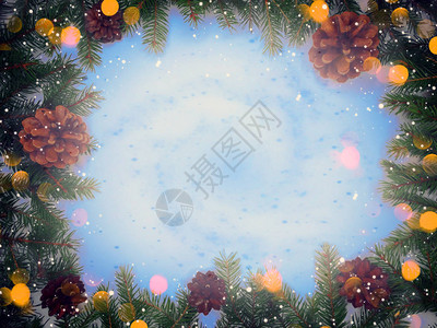 圣诞节背景和花环装饰蓝色板上有图片