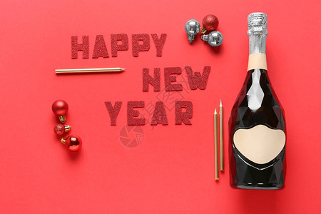 美丽的新年配有彩色香槟的图片