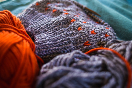 织有灰色和橙色羊毛线Jacqurd编织自制针织手工服装最喜图片