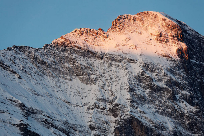艾格峰是伯尔尼阿尔卑斯山的一座图片