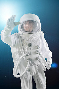 太空中的宇航员挥手图片