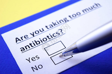 一个人回答有关抗生素的问图片