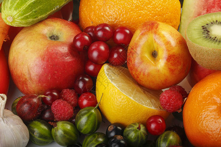 什锦水果和浆果的特写图片