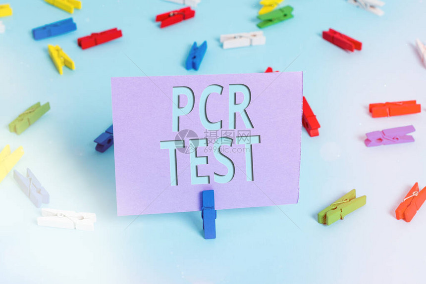 手写文字书写Pcr测试DNA短序列内基因组的概念照片定检测彩色衣夹纸空提醒蓝地板背图片