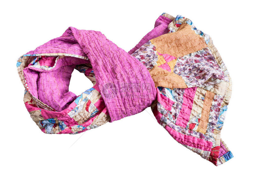 用各种丝带和碎粉色棉织物系在白色背景上隔离的图片