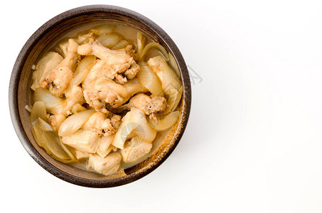 日本料理炖鸡翅和豆腐洋葱图片