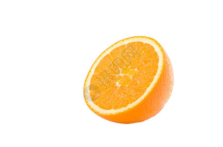 白色背景上的半切橙色水果图片