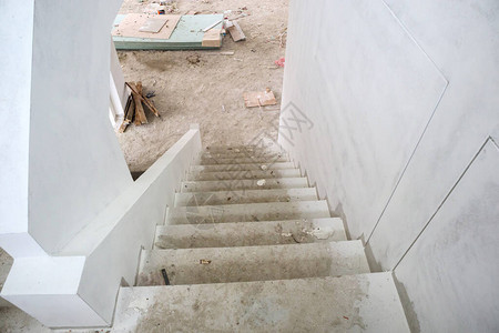 建筑工地有混凝土楼梯的新房图片